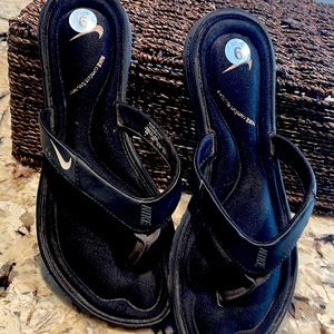 Ladies size 6 Nike flip flop